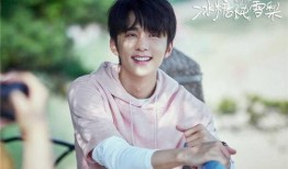 张新成爆料恋情视频,甜蜜互动引网友热议